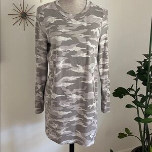 ATHLETA Gray camo jersey knit dress  | M